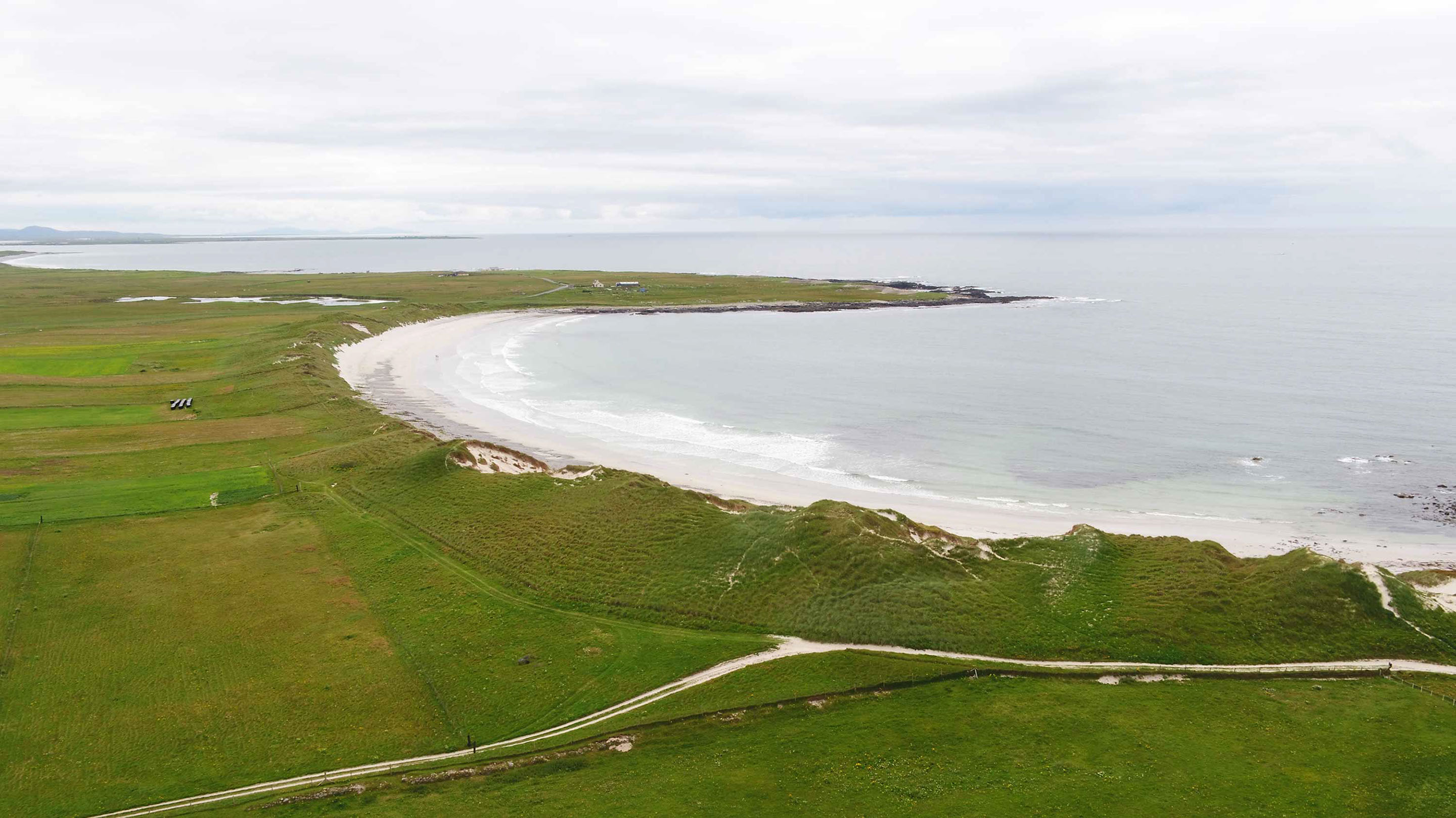 Culla Cottage is located beside a stunning beach in Benbecula with great local walks
