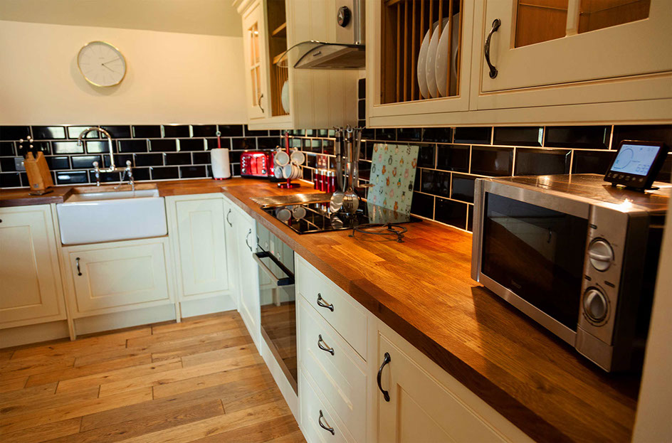 Culla Cottage Traditional Self Catering Cottage in Benbecula Kitchen 