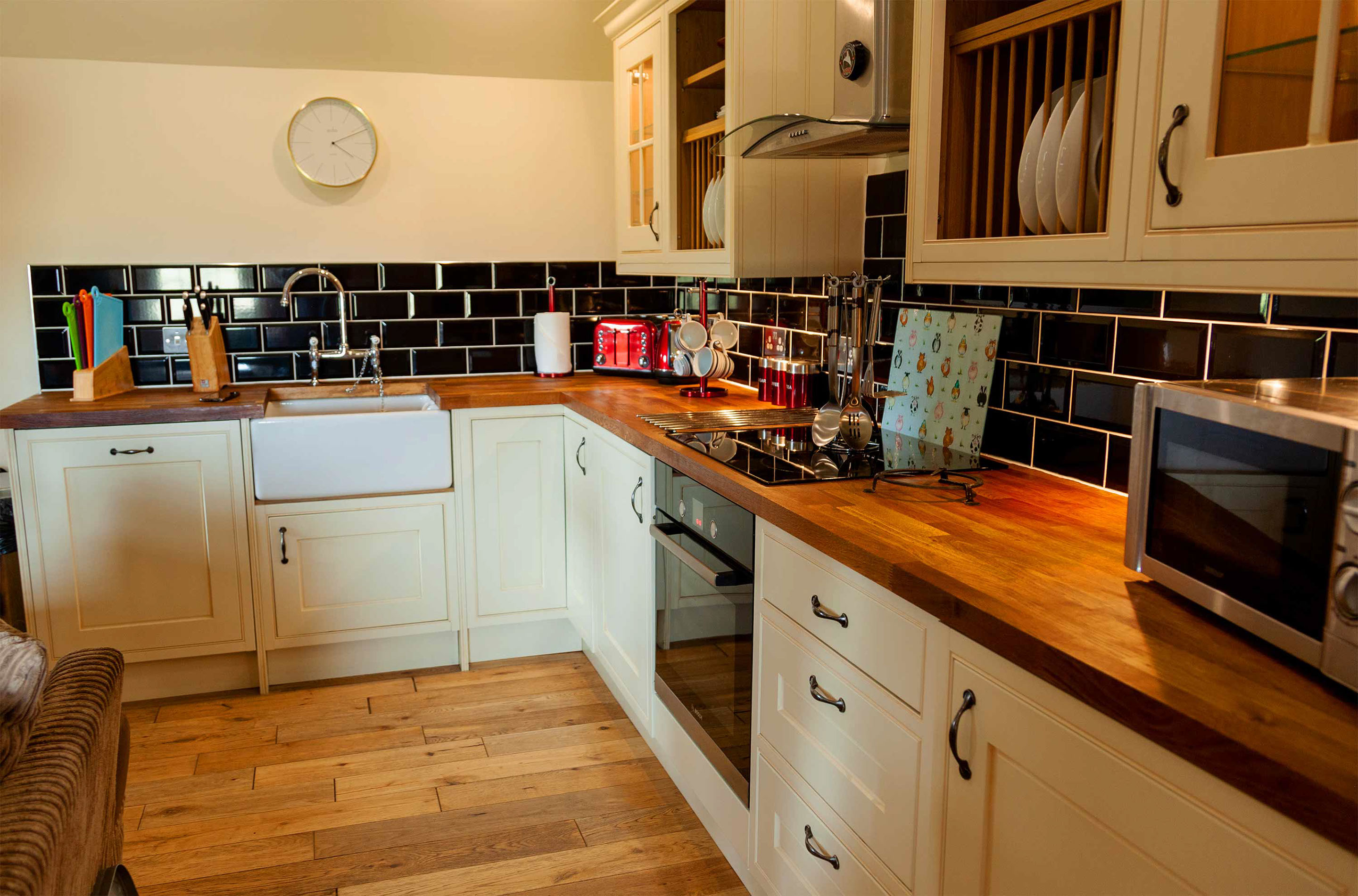 Culla Cottage has a modern Kitchen with Oven Microwave Washing Machine Toaster and Kettle