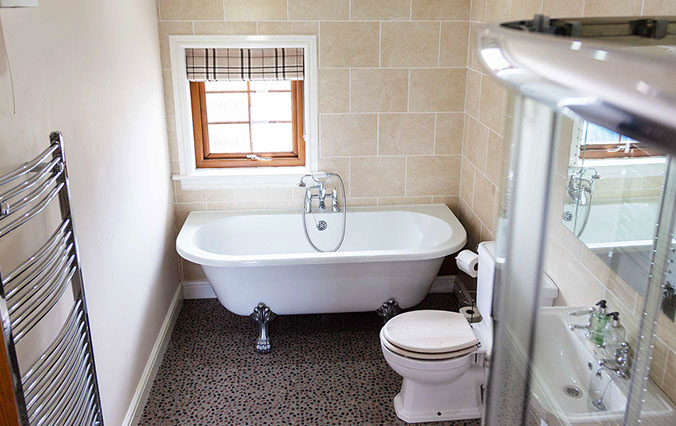 Culla Cottage Self Catering Accommodation in Benbecula contains a Spacious Bathroom