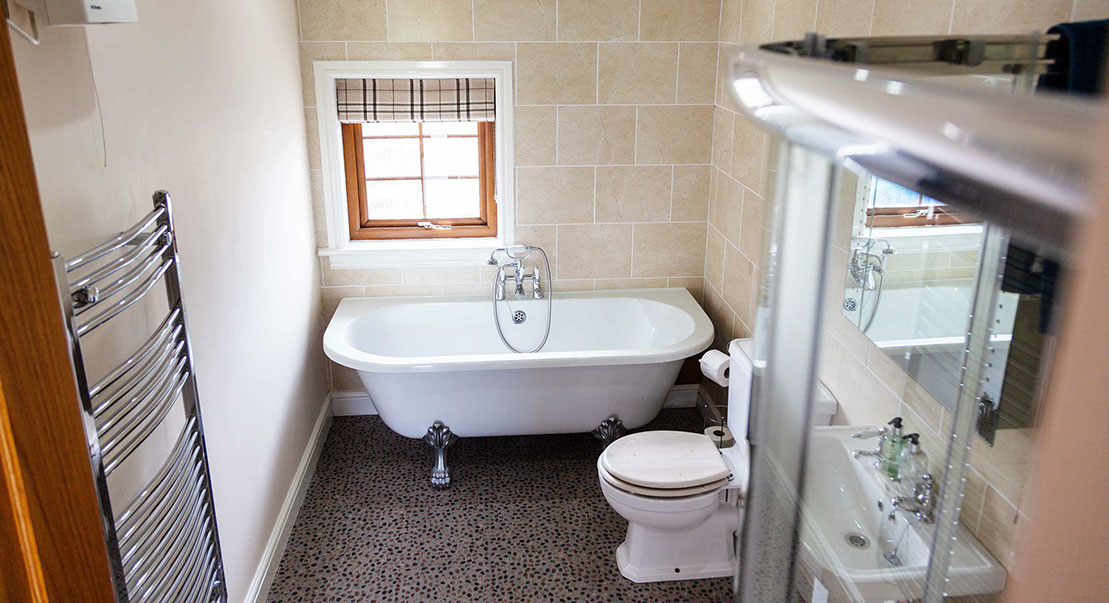 Culla Cottage Self Catering Accommodation in Benbecula contains a Spacious Bathroom